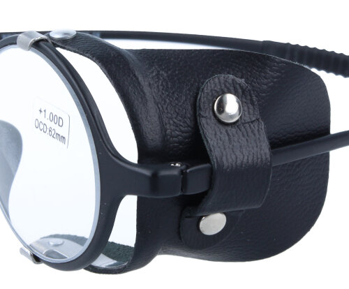 Praktischer Seitenschutz für Brillen aus Leder in Schwarz