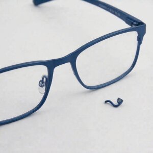 Professionelle Reparatur einer Bruchstelle bei Metall-...